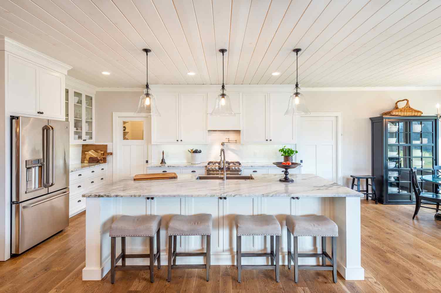 Kitchen & Dining